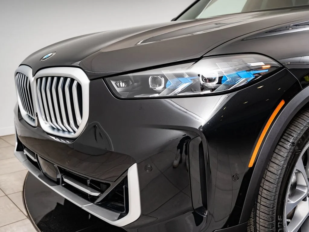 New 2026 Black Sapphire Metallic BMW xDrive40i image 3