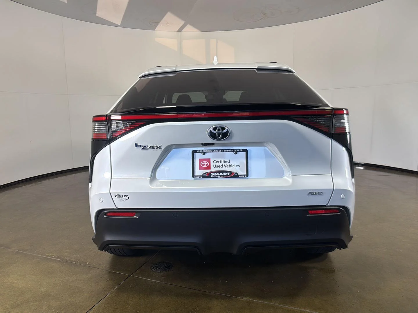 Used 2023 Wind Chill Pearl Toyota XLE image 11