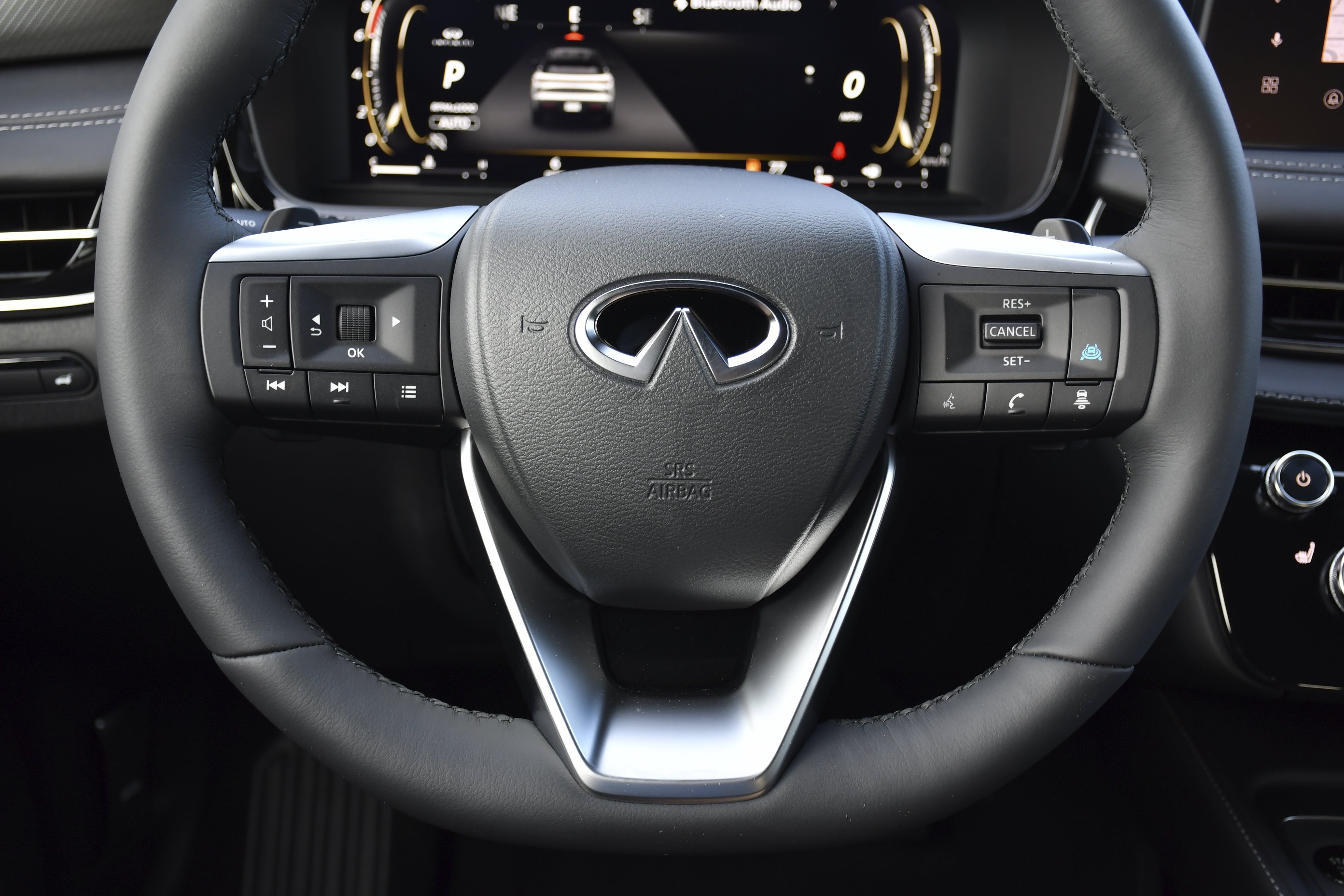 New 2027 GRAPHITE SHADOW INFINITI Luxe AWD image 7