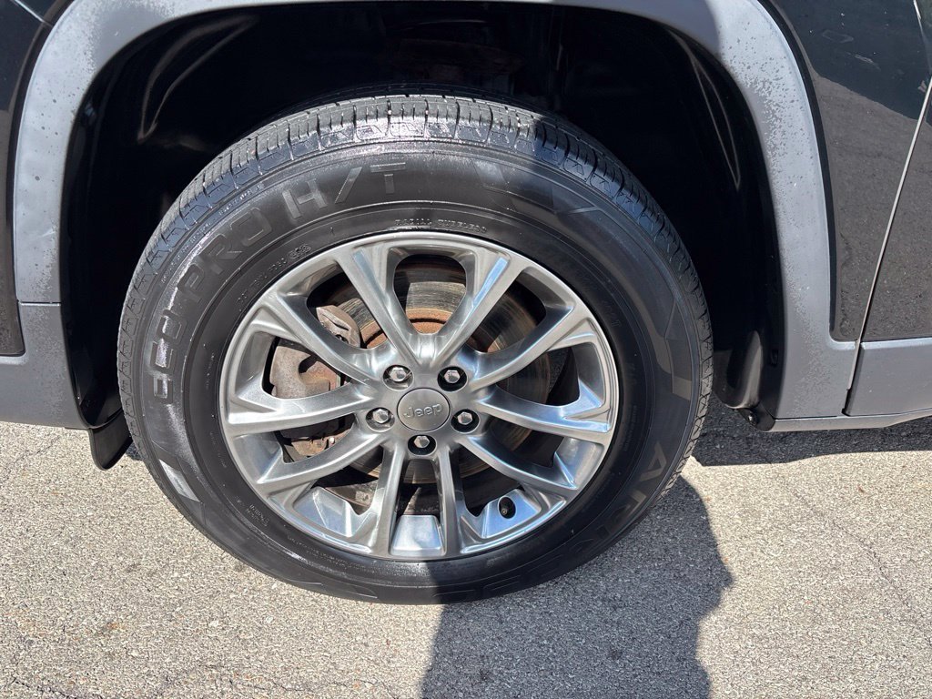 Used 2019 Black Jeep Latitude Plus image 11