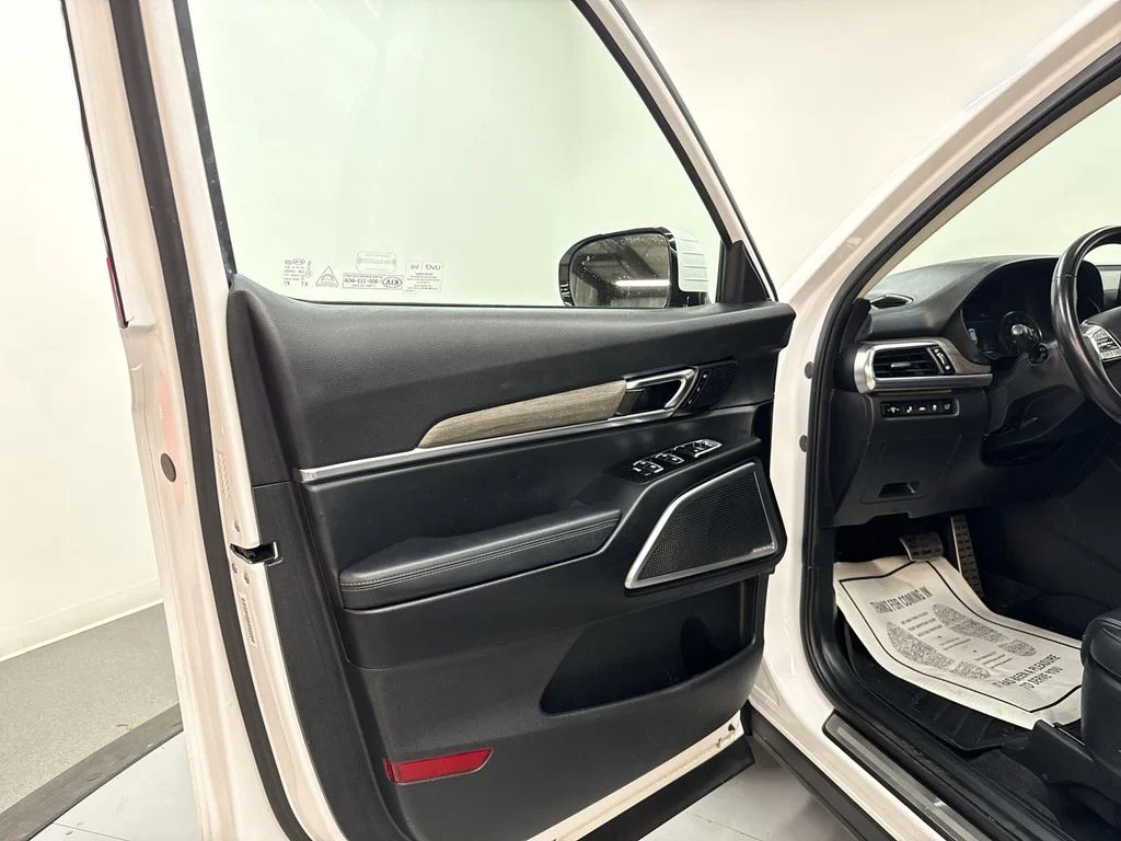 Used 2021 White Pearl Kia SX image 12