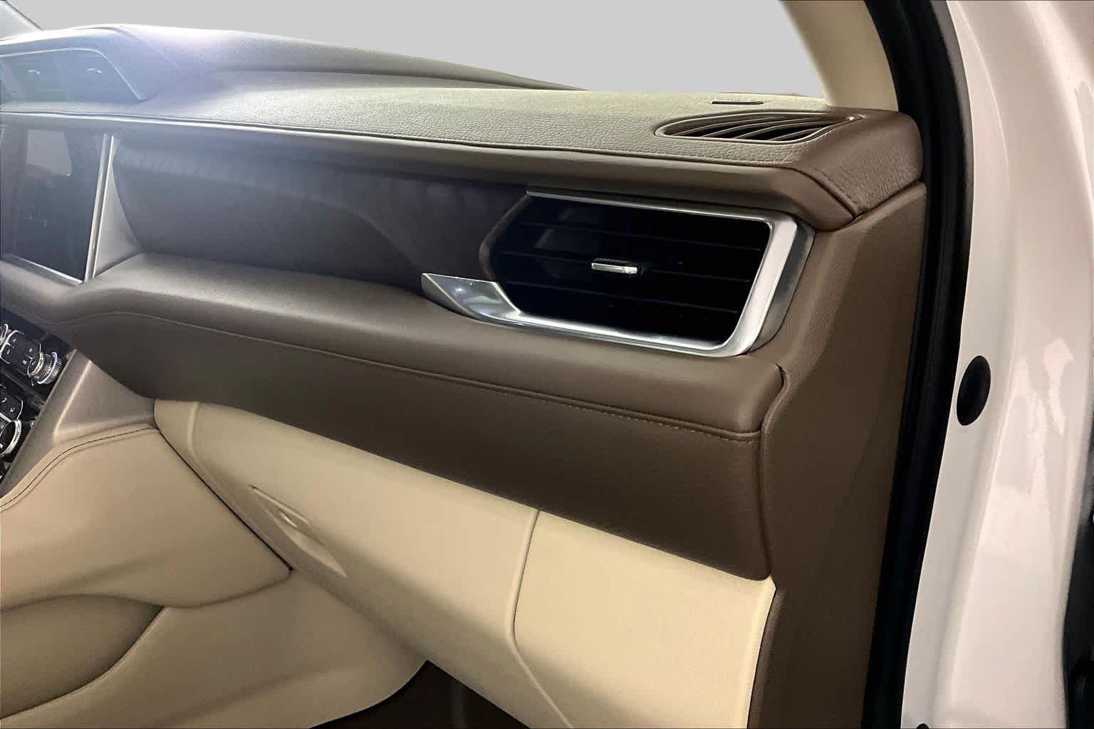 2022 GMC Yukon XL Denali - Photo 18