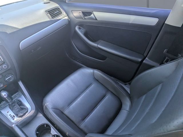 Used 2014 Black Volkswagen 1.8T SE image 16