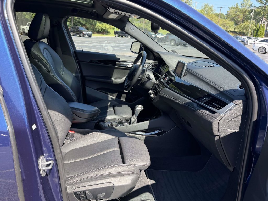 Used 2018 Blue BMW xDrive28i image 12