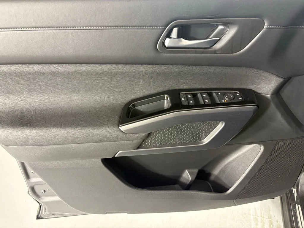 New 2026 Gun Metallic Nissan SL image 19