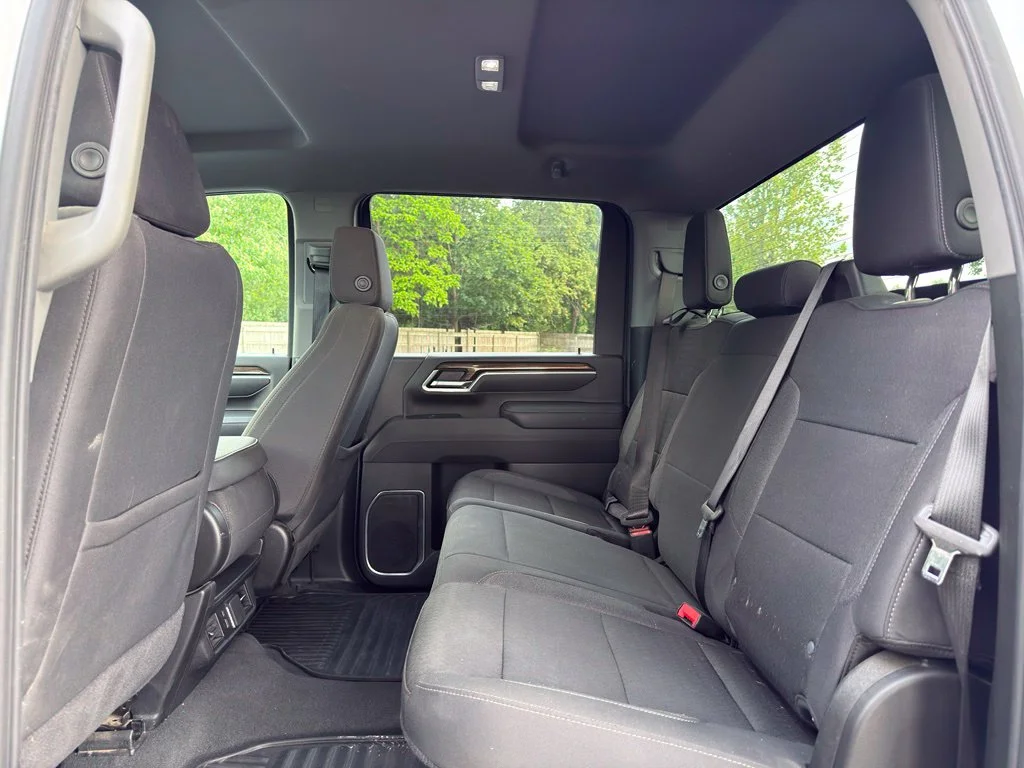 Used 2025 White Chevrolet LT image 3