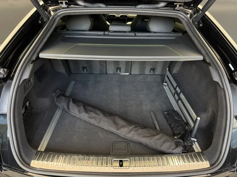 Used 2022  Lamborghini Sport Utility 4D image 42