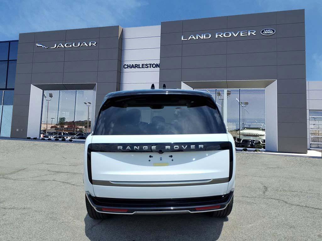 New 2026 Fuji White Land Rover SE image 4