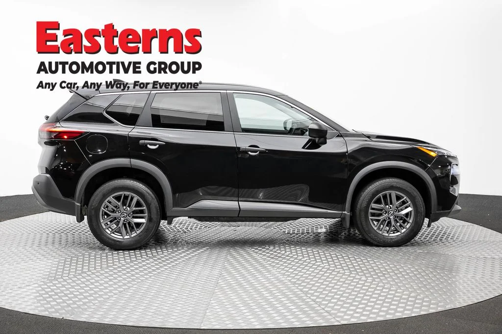 Used 2023 Black Nissan S image 4