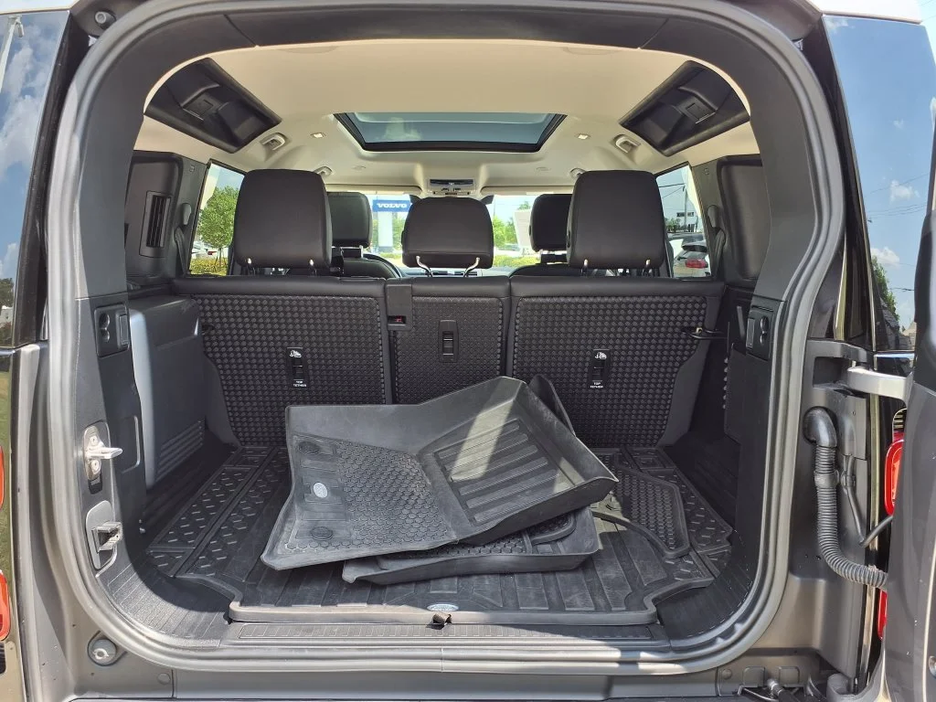 Used 2023 Black Land Rover SE image 9