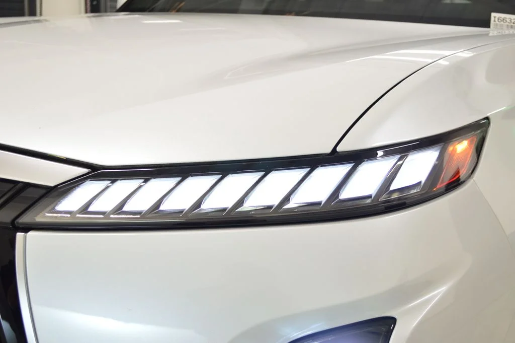 Certified Used 2025 White INFINITI PURE image 11