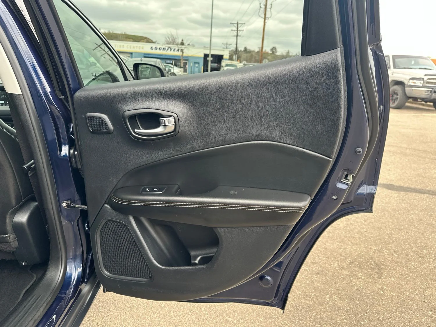 Used 2021 Blue Jeep Latitude image 28