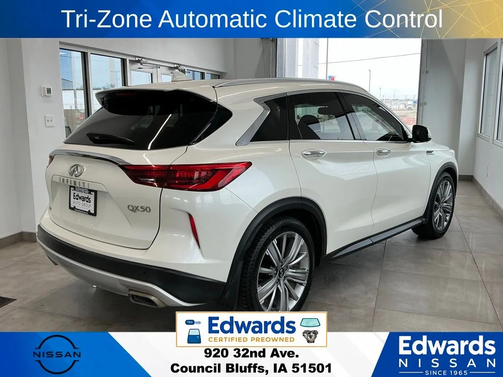 Used 2021 White INFINITI Sensory image 11