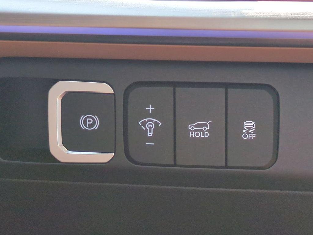New 2027 White Hyundai Limited FWD image 31