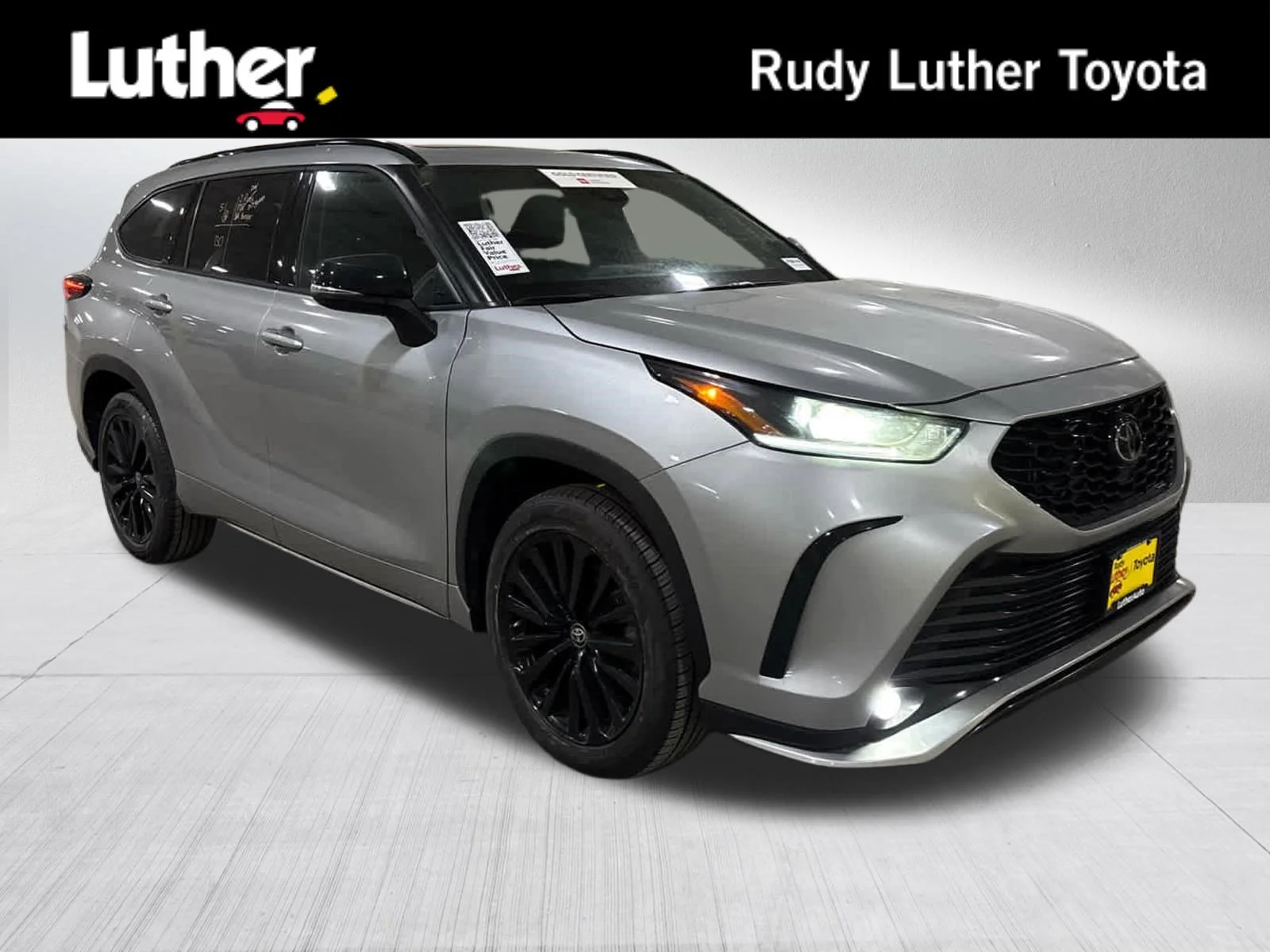 2025 Toyota Highlander XSE AWD's photo