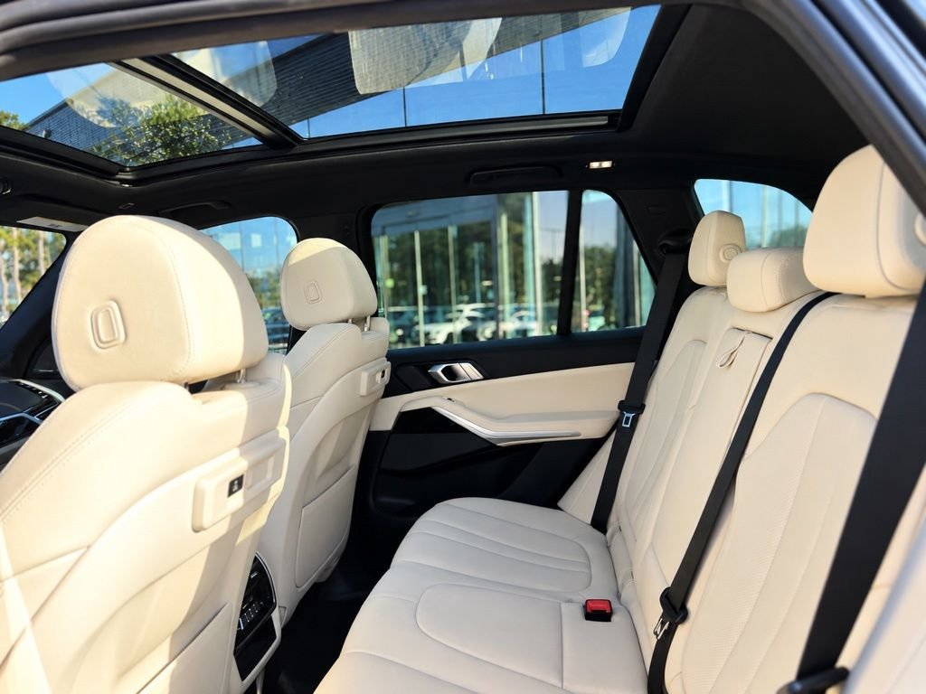 Used 2021 Green BMW sDrive40i image 12