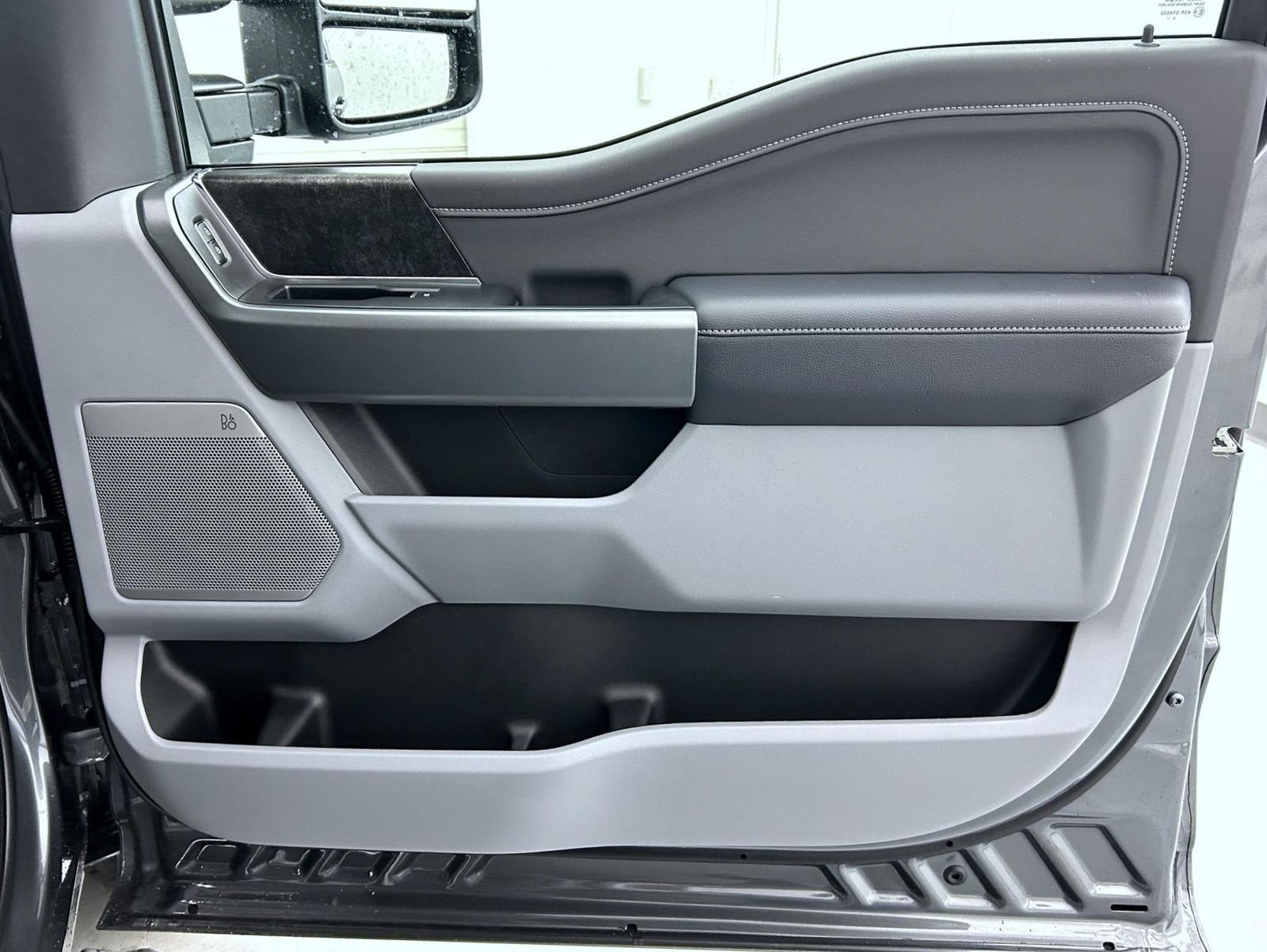 New 2026 Carbonized Gray Metallic Ford XLT image 16