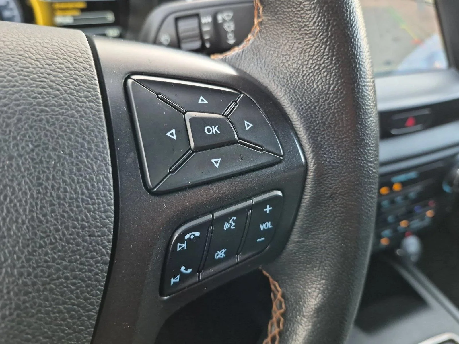 Used 2022 Cactus Gray Ford LARIAT image 16