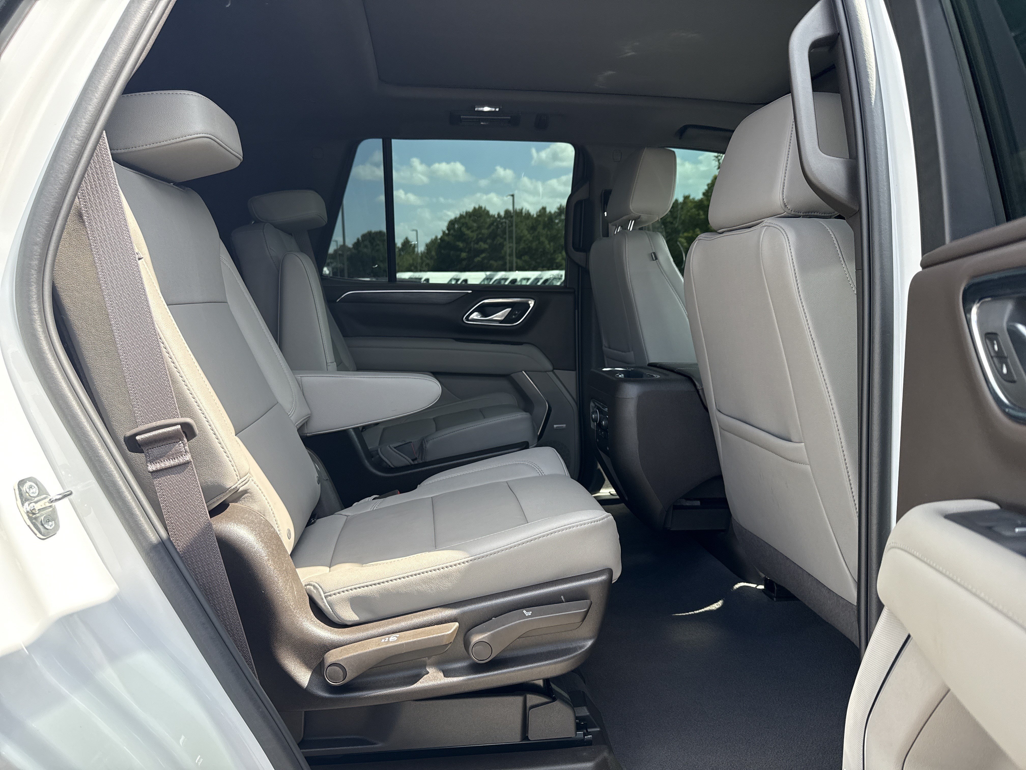 Used 2023 Summit White Chevrolet Z71 image 16