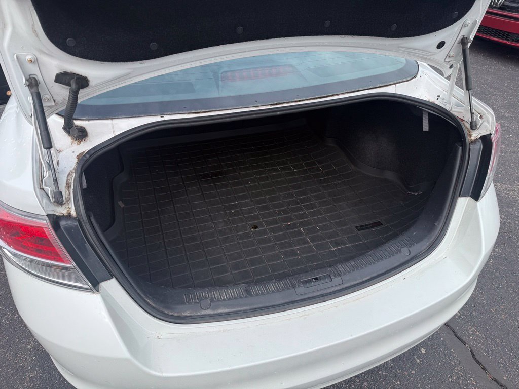 Used 2011 White Pearl Mazda i Touring Plus image 5