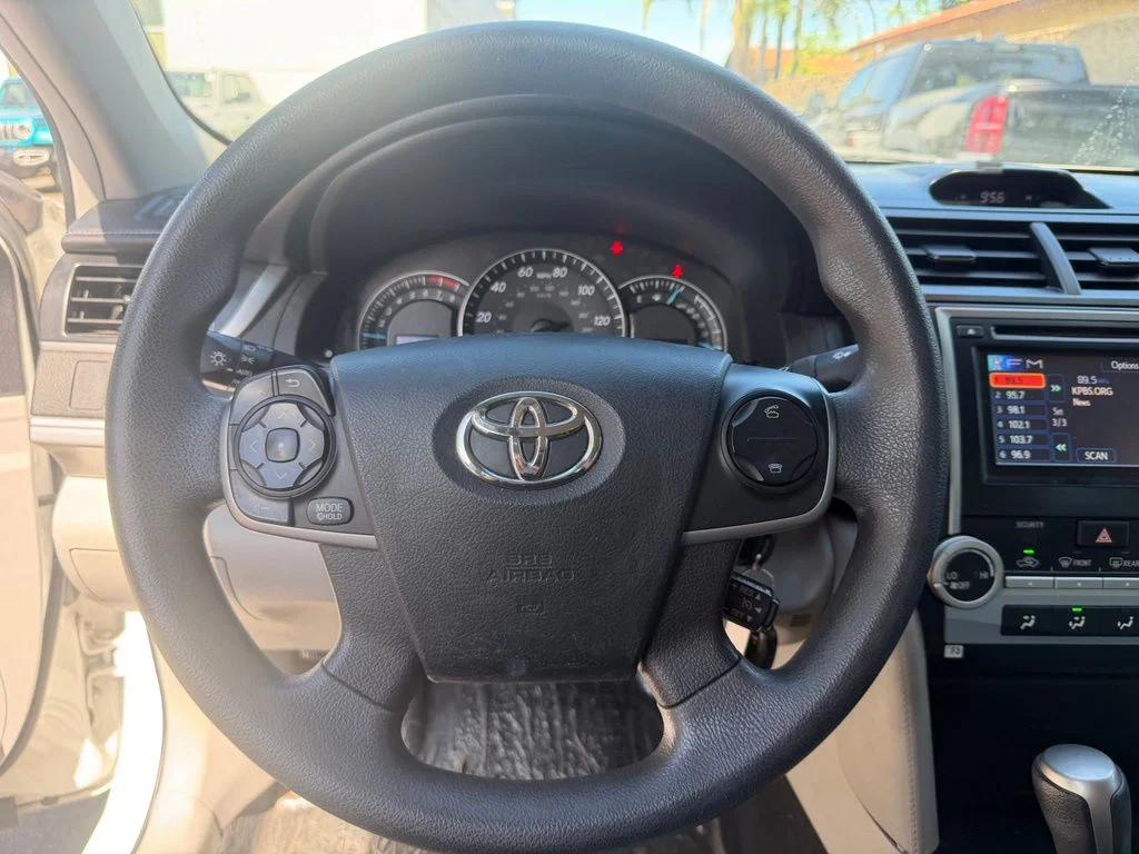 Used 2012 White Toyota LE image 19