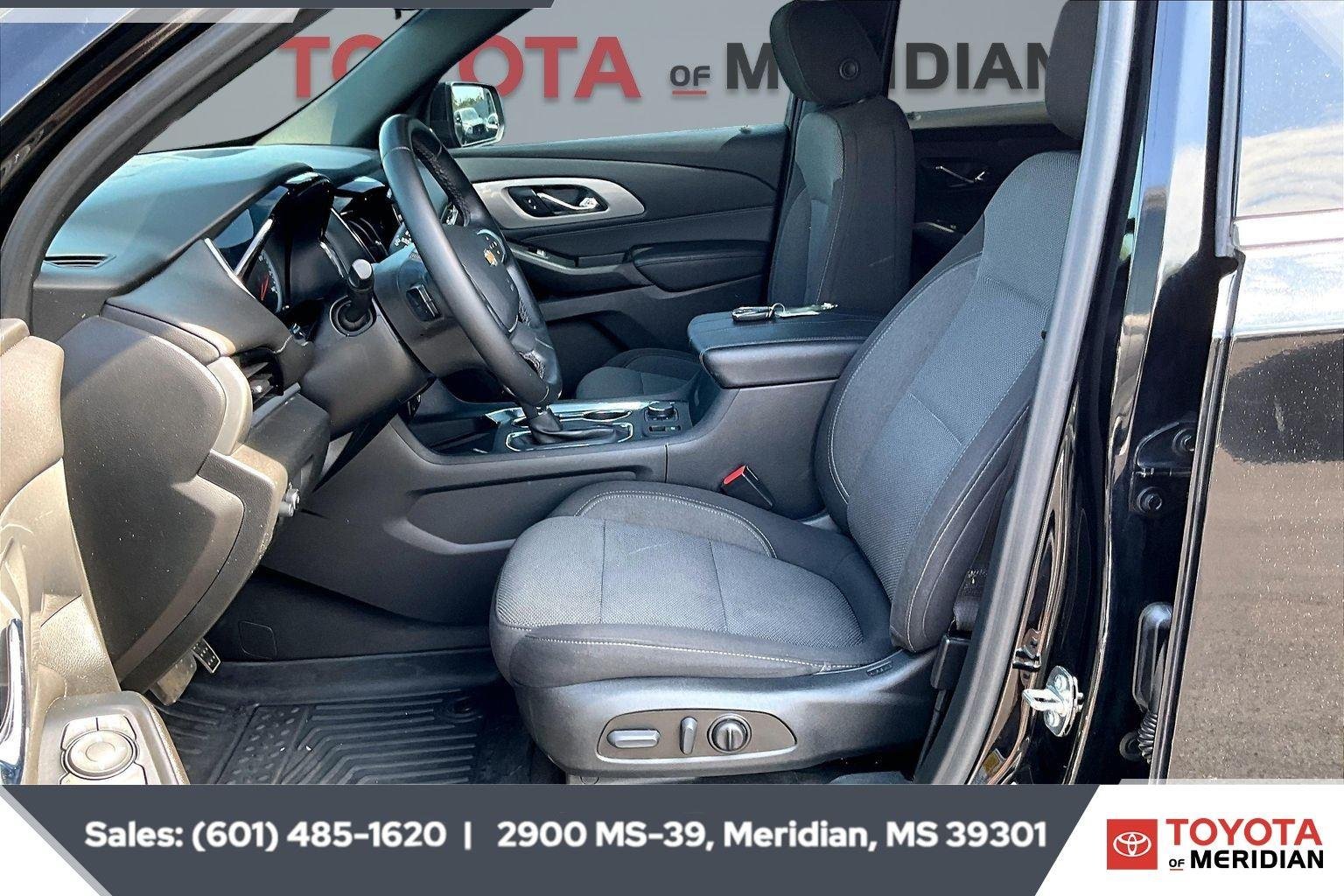 Used 2023 Mosaic Black Metallic Chevrolet LT Cloth image 18