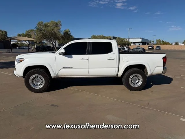 Used 2022 White Toyota SR5 image 3