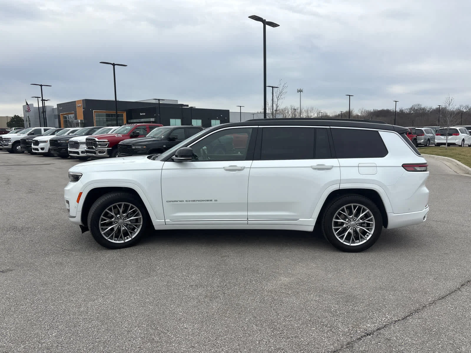 Used 2024 Bright White Clearcoat Jeep Summit image 5