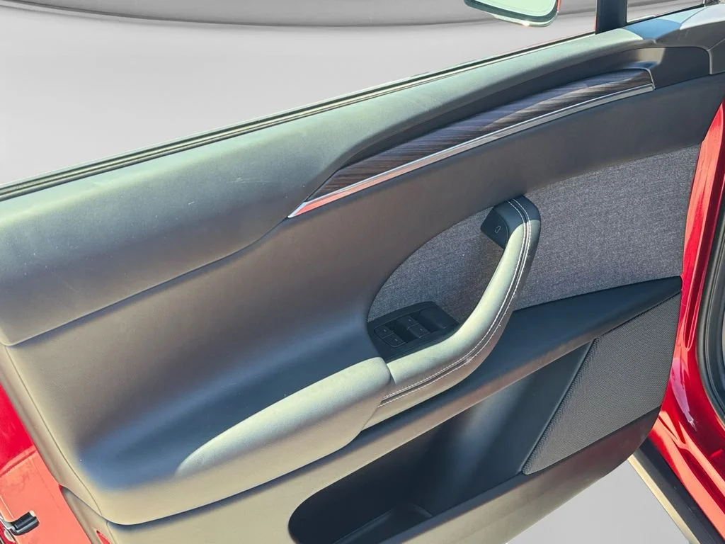Used 2023  Tesla Base image 8