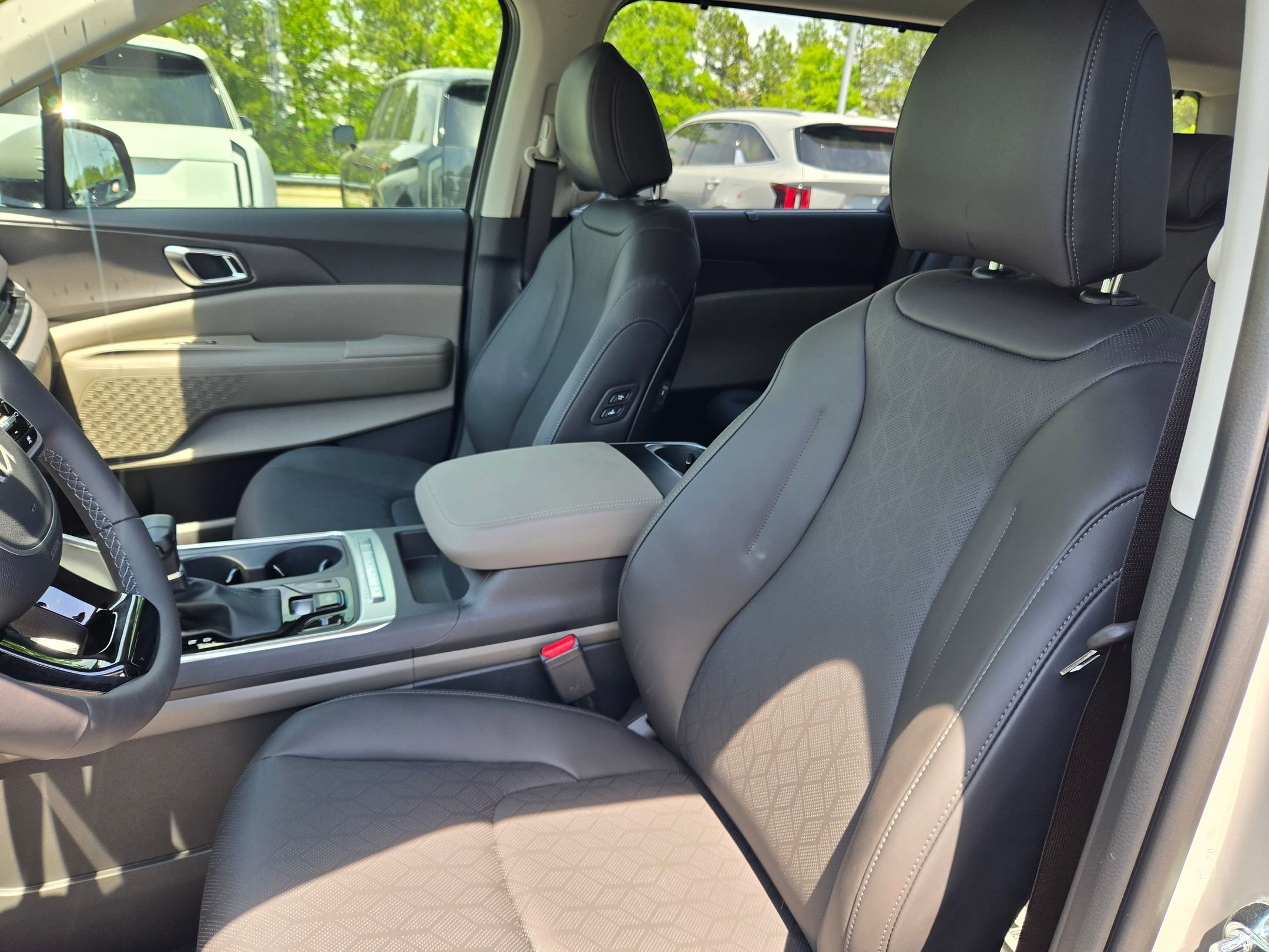 New 2026 Ceramic Silver Kia EX image 23