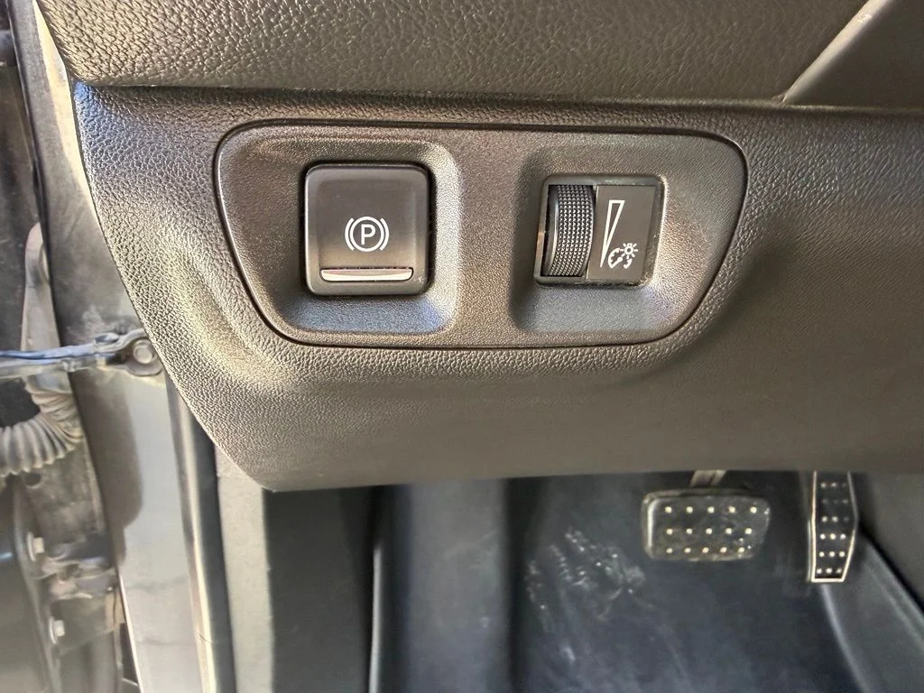 Used 2018 Silver GMC SLE-2 image 15