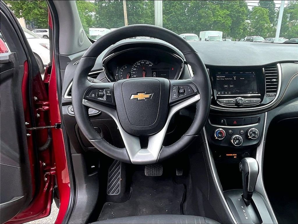 Used 2018 Red Chevrolet LT image 17