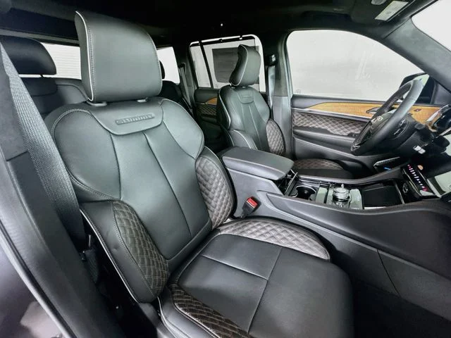 New 2026 Baltic Gray Metallic Clear-Coat Exterior Paint Jeep Summit image 30