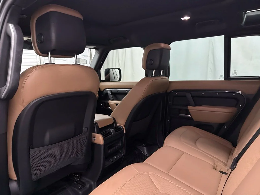 Used 2025 Silver Land Rover X-Dynamic SE image 22
