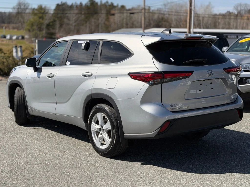 Used 2023 Silver Toyota LE image 3
