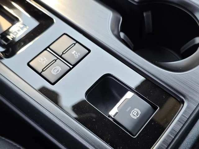 New 2026 CRYSTAL WHITE PEARL Subaru Premium image 31