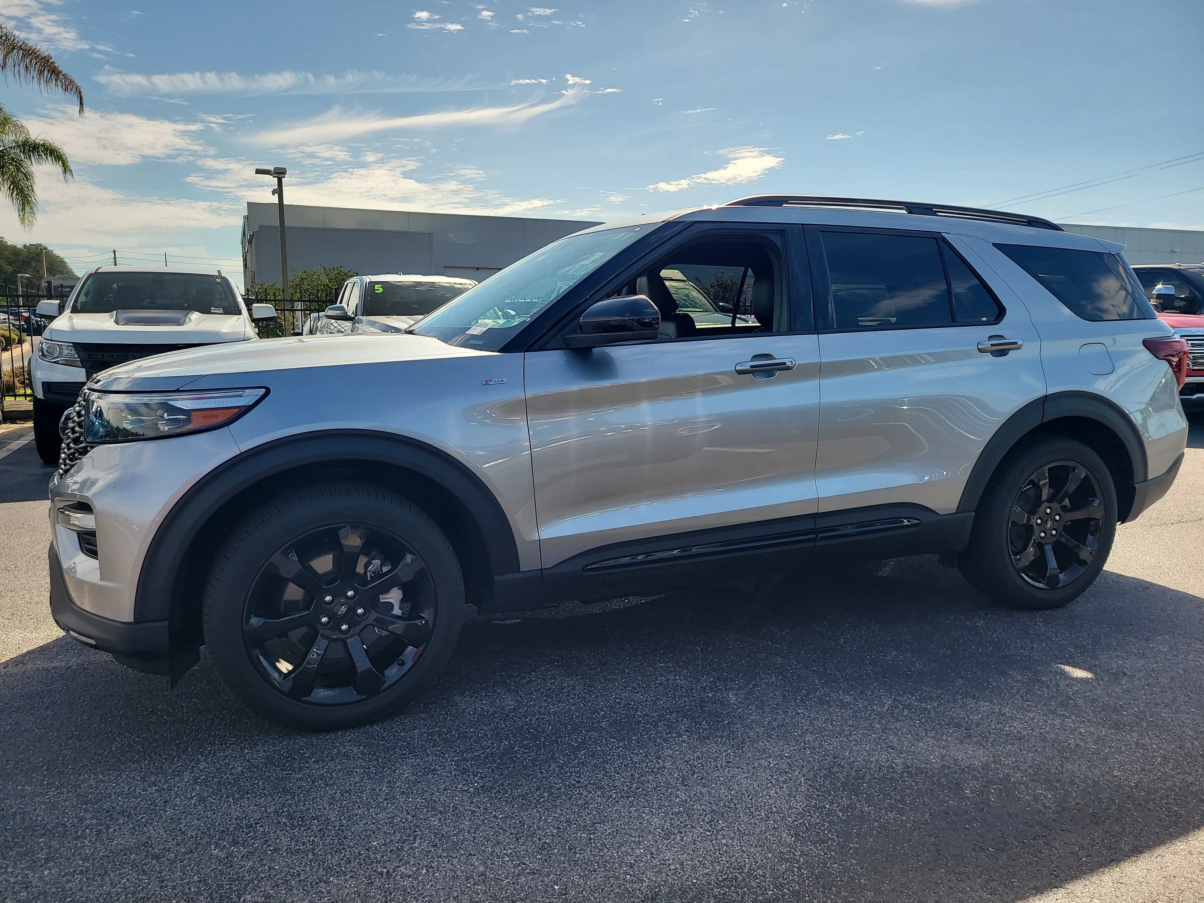 Used 2024 Iconic Silver Metallic Ford ST-Line image 7