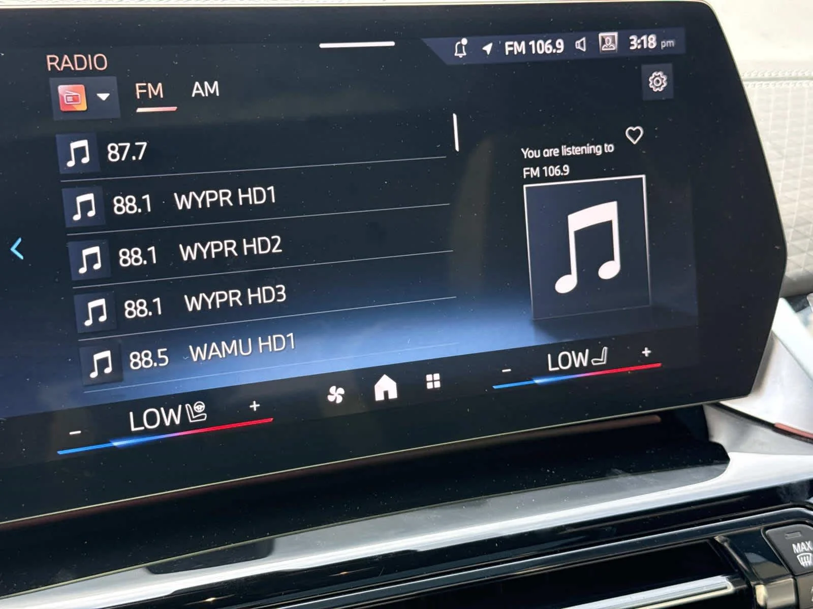 Used 2024 Vegas Red Metallic BMW xDrive28i image 3