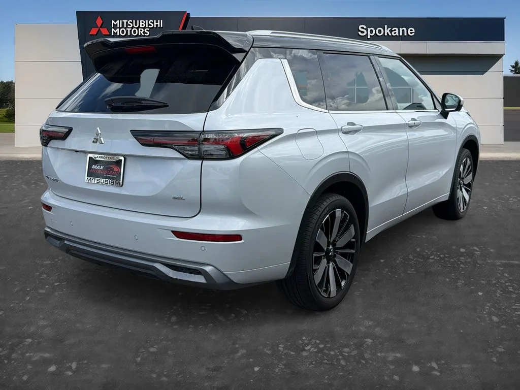 New 2026 White Diamond Mitsubishi SEL image 5
