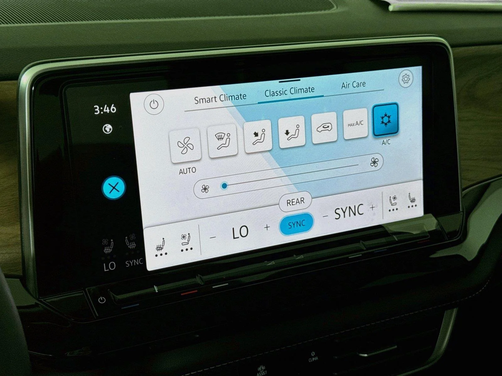 New 2026 Pure Gray Volkswagen 2.0T SE w/Technology image 15