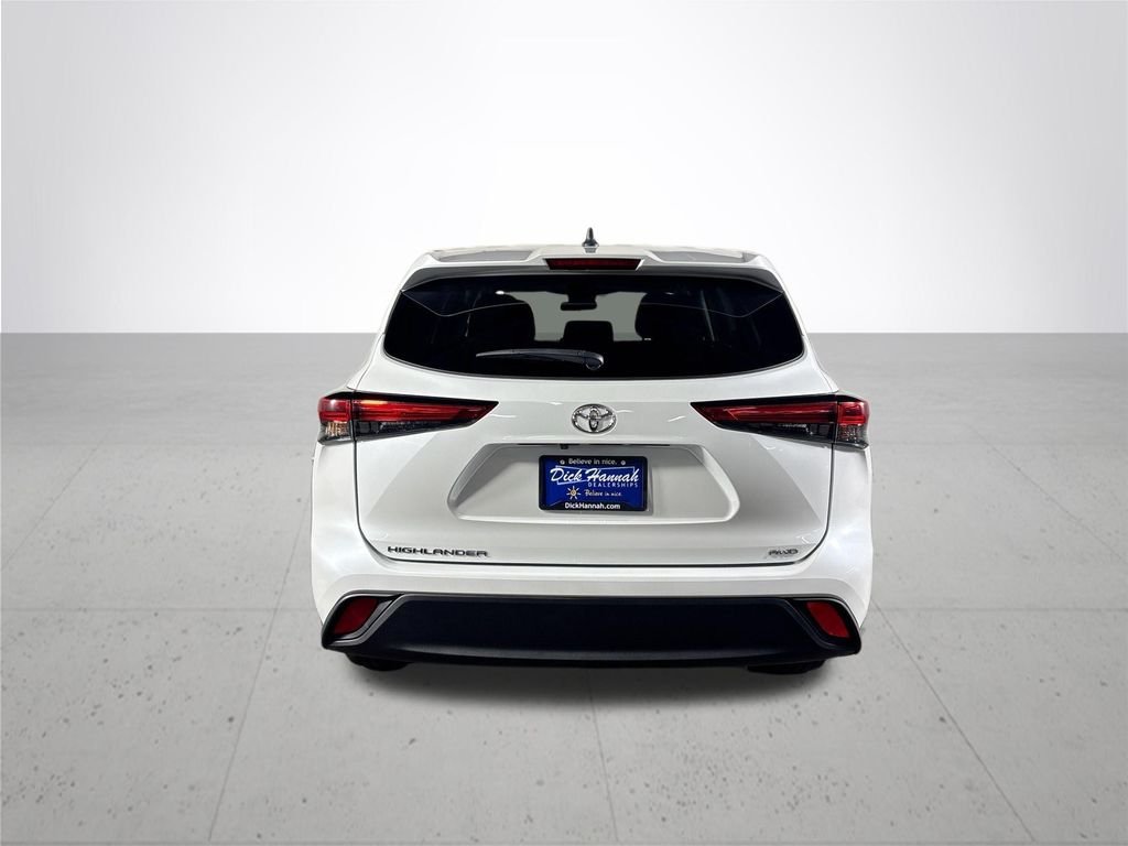 Used 2023 Pearl Toyota L image 7