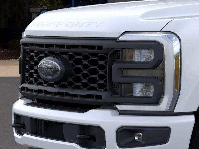 New 2025 Star White Metallic Tri-Coat Ford F-250® Lariat® image 17