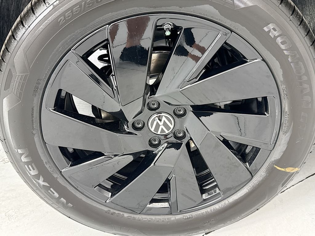 New 2026 Opal White Pearl Volkswagen SE w/Technology image 31