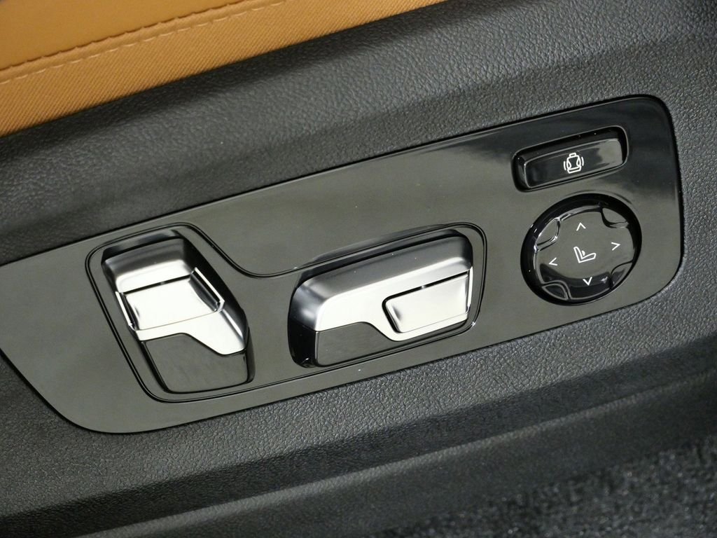 Used 2026 Skyscraper Grey Metallic BMW xDrive40i image 23