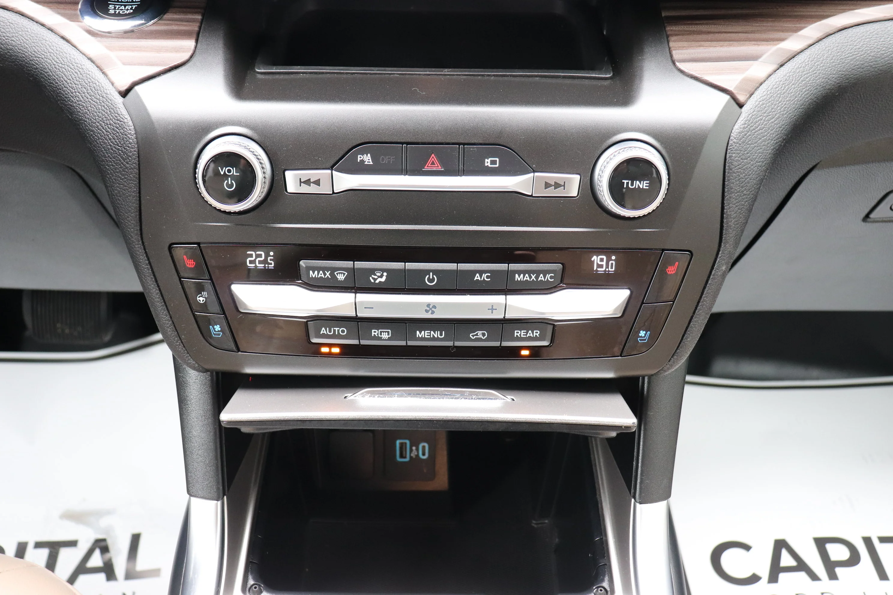 Used 2020 White Ford Limited 4WD image 19
