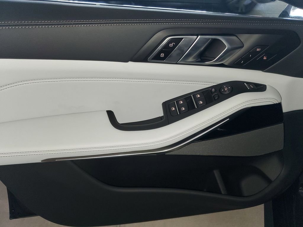 New 2026 Black Sapphire Metallic BMW M60i image 14