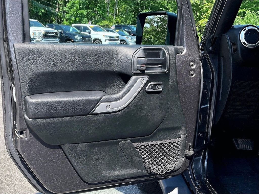Used 2018 Gray Jeep Unlimited Sahara image 9