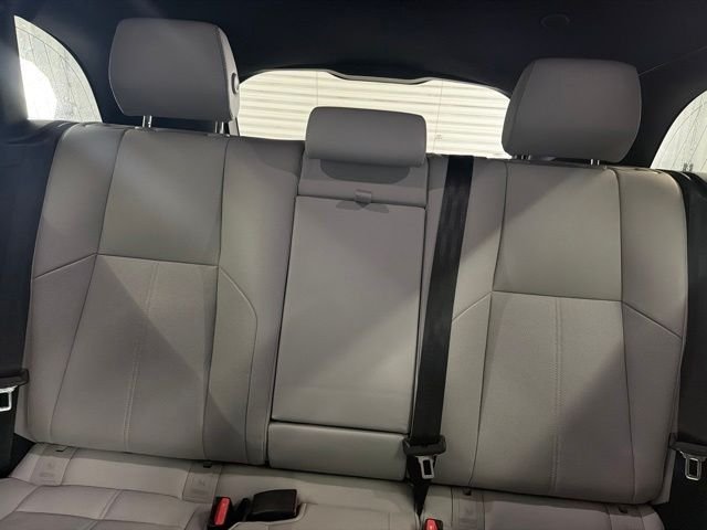 Certified Used 2024 Fuji White Land Rover Dynamic SE image 12