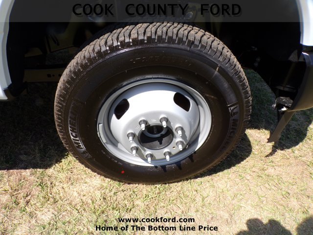 New 2026 Oxford White Ford F-350® XL image 10