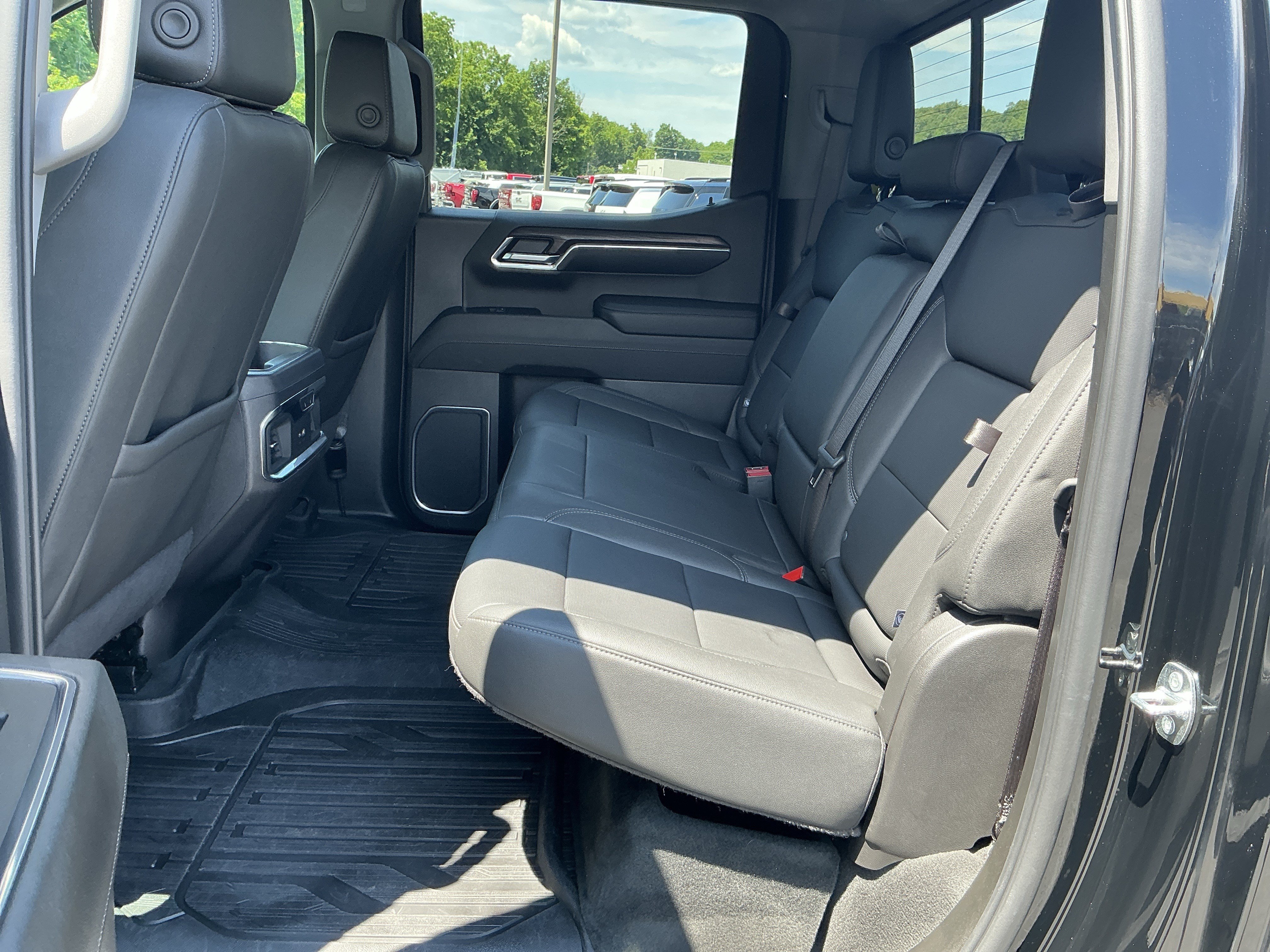 Used 2024 Onyx Black GMC SLT image 10